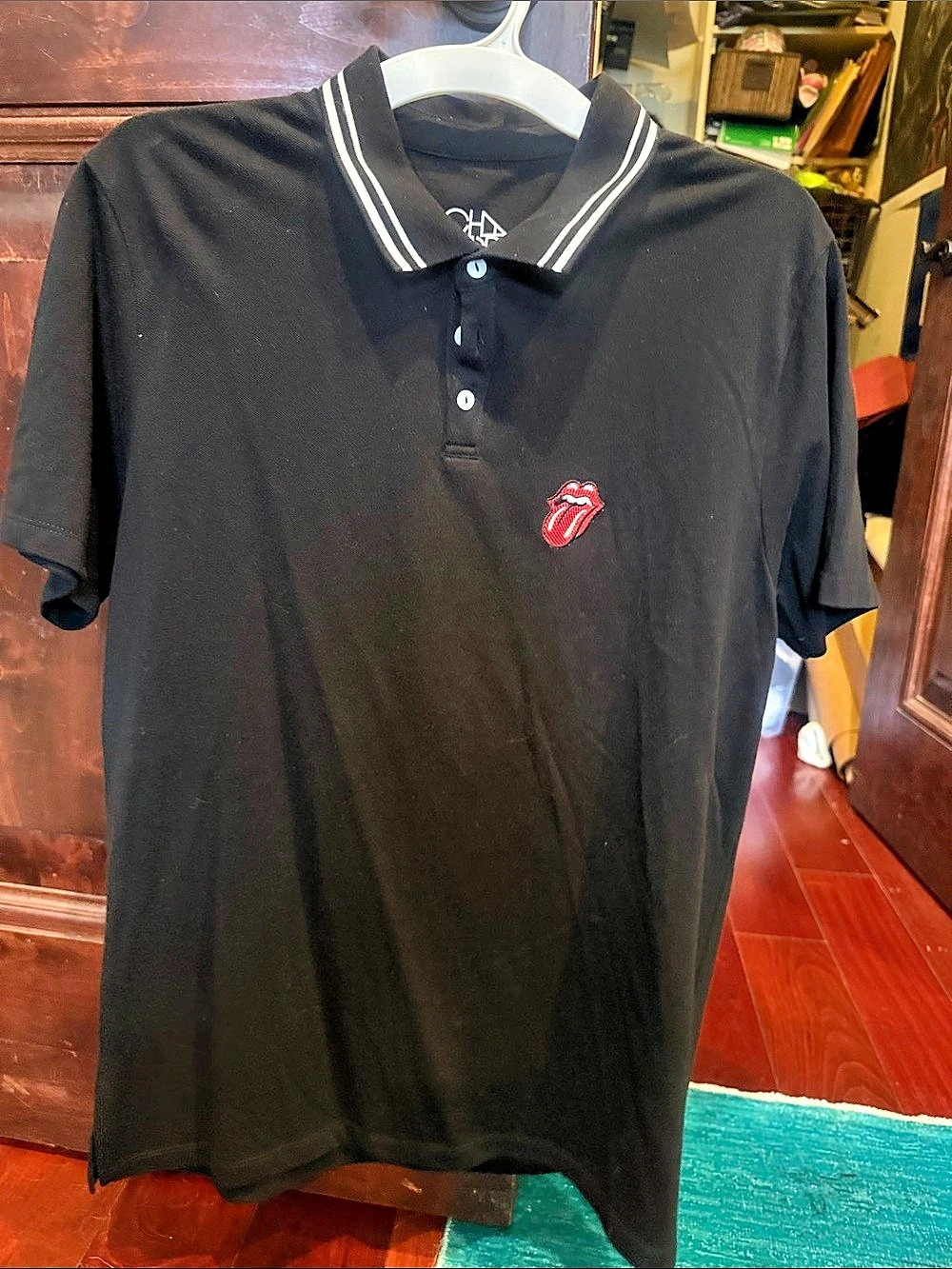 Chaser Rolling Stones Embroidered Logo Mens Polo Tee Polo Black & Red Large